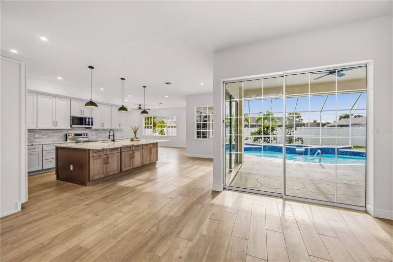4 bedroom Single Family Residence at 316 Orlando Boulevard, Port Charlotte Sec 015, Port Charlotte — photo 4
