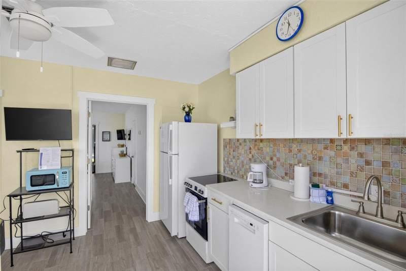 1 bedroom Condominium at 908 Villas Drive #10, Venice Villas, Venice — photo 5