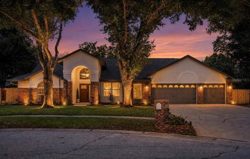 5 bedroom Single Family Residence at 18107 Woodcreek Place, The Manors At Crystal Lakes, Lutz — photo 1