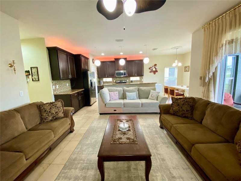 5 bedroom Single Family Residence at 10812 Ancient Futures Drive, Easton Park Ph 1, Tampa — photo 5
