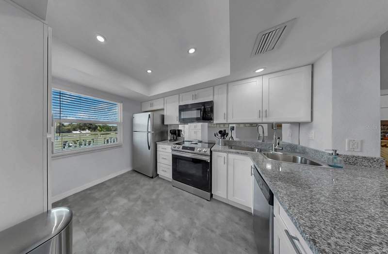 2 bedroom Condominium at 7321 Central Avenue #307, Park Central Towers Condo, St Petersburg — photo 3