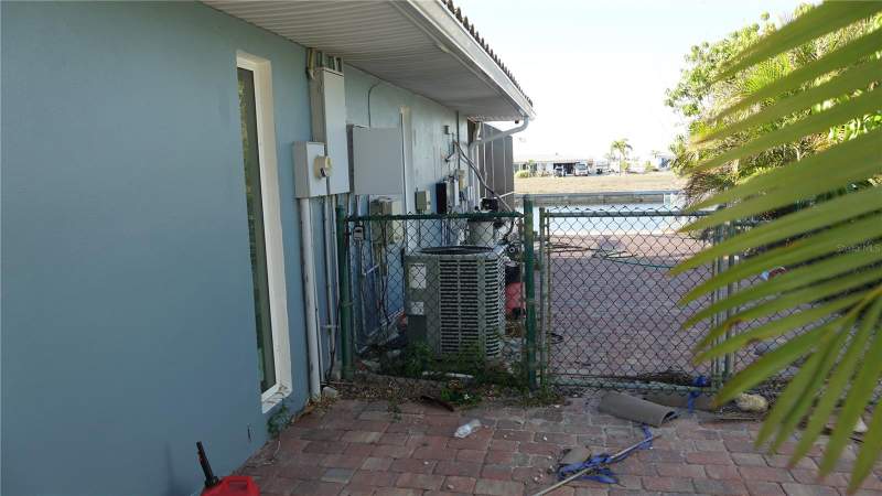 4 bedroom Single Family Residence at 286 Fields Terrace, Port Charlotte Sec 040, Port Charlotte — photo 2