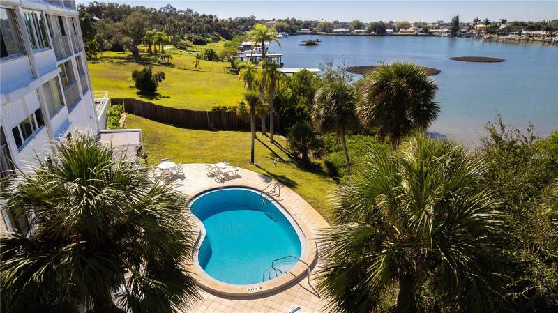 2 bedroom Condominium at 50 Harbor View Lane #11, 50 Harbor-View Lane Condo, Belleair Bluffs — photo 2