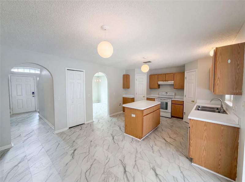 4 bedroom Single Family Residence at 5191 Quintilis Street, Spring Hill, Spring Hill — photo 2