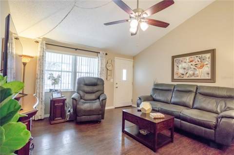 10118 Hunters Point Court, Tampa FL - photo 10 of 38