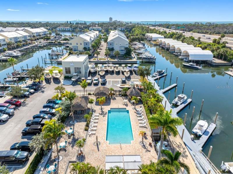 3 bedroom Townhouse at 6057 Moorings Drive, Cove At Loggerhead Marina, St Petersburg — photo 3