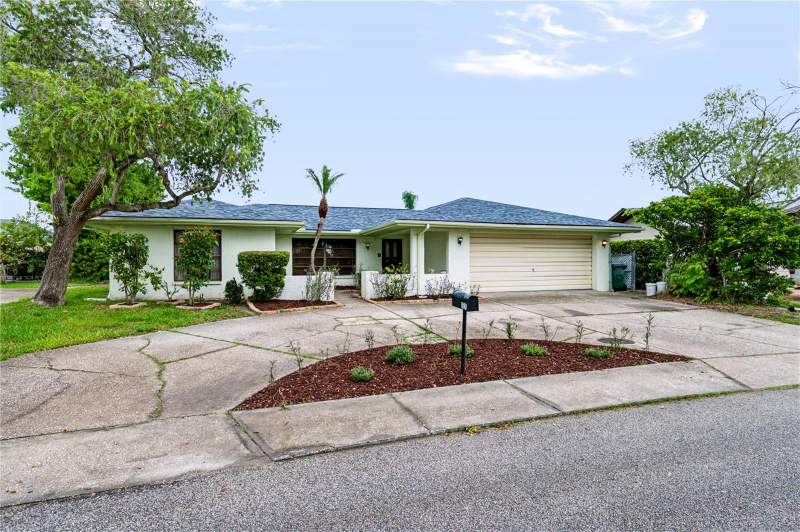 3 bedroom Single Family Residence at 9520 Lake Christina Lane, Embassy Hills, Port Richey — photo 2