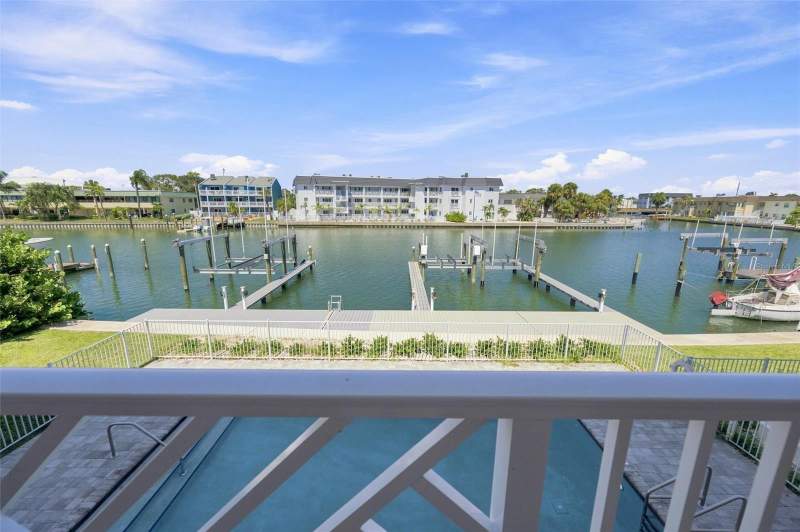 3 bedroom Townhouse at 11797 1st Street, Coastal Collection Twnhms, Treasure Island — photo 4