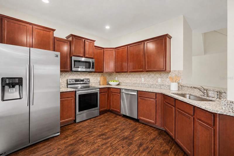 3 bedroom Townhouse at 5520 Kinglethill Drive, Fishhawk Ranch Ph 2 Tr 1, Lithia — photo 2