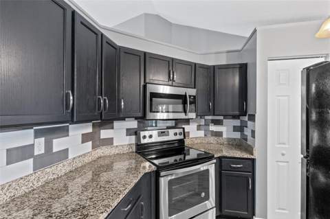 1025 Derbyshire Drive, Kissimmee FL - photo 10 of 31