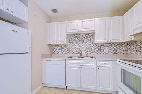 13693 Orange Sunset Drive #203, Tampa FL - photo 13 of 43