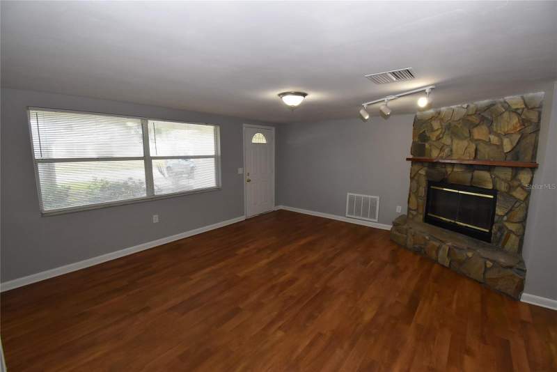 3 bedroom Single Family Residence at 3212 Blue Bird Drive, Colonial Hills, Holiday — photo 5