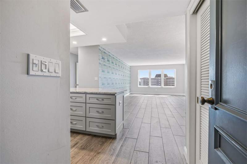 2 bedroom Condominium at 5220 Brittany Dr S #901, Bayway Isles Point Brittany Five, St Petersburg — photo 3