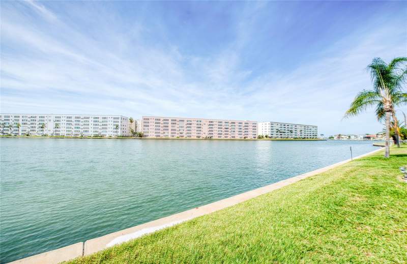 2 bedroom Condominium at 5940 30th Avenue #115, Town Shores Of Gulfport, Gulfport — photo 2