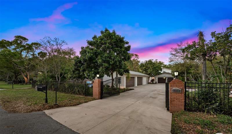 6 bedroom Single Family Residence at 10852 131st Street, Norris Acre, Largo — photo 5
