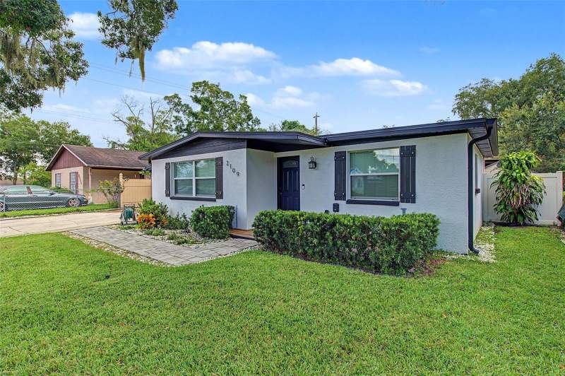 4 bedroom Single Family Residence at 2109 E Flora Street, Kies Subdivision, Tampa — photo 2