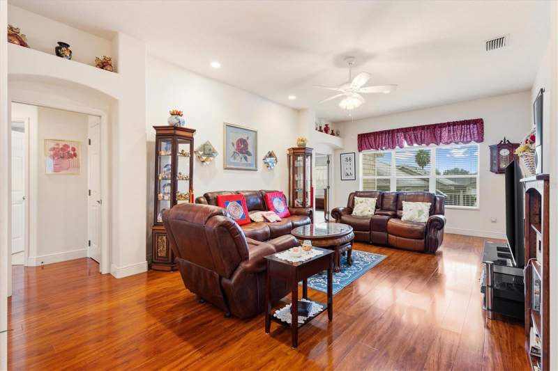 3 bedroom Single Family Residence at 1926 Eldridge Loop, The Villages, The Villages — photo 3