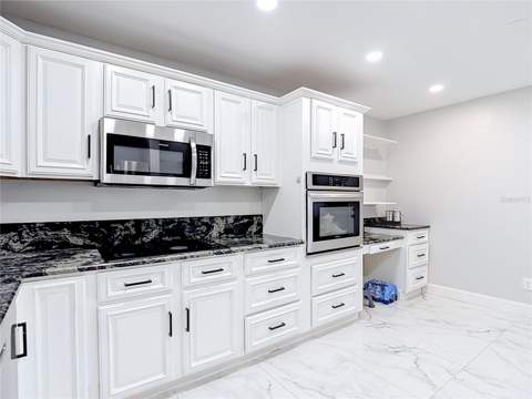 8725 Bay Pointe Drive, Tampa FL - photo 13 of 56