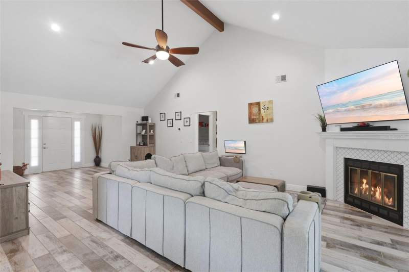 3 bedroom Single Family Residence at 1055 CHESTERFIELD CIRCLE, AMHERST, WINTER SPRINGS — photo 4
