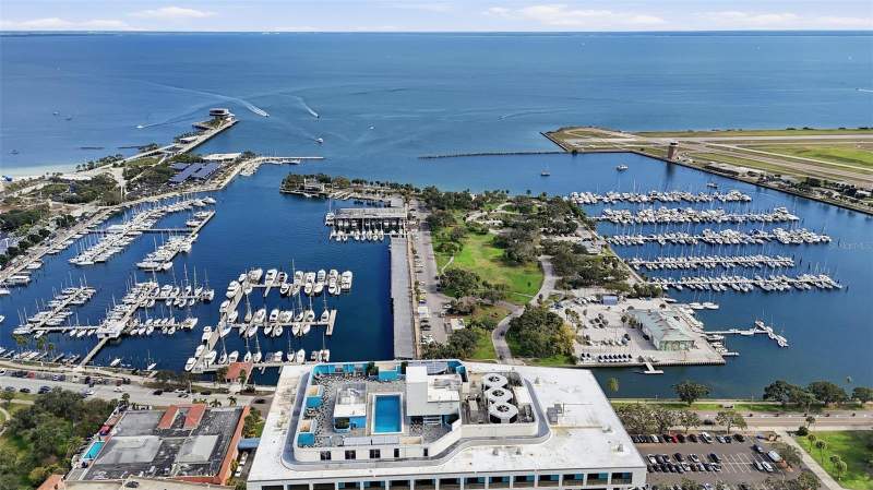 3 bedroom Condominium at 1 BEACH DRIVE #1610, BAYFRONT TOWER CONDO, ST PETERSBURG — photo 3