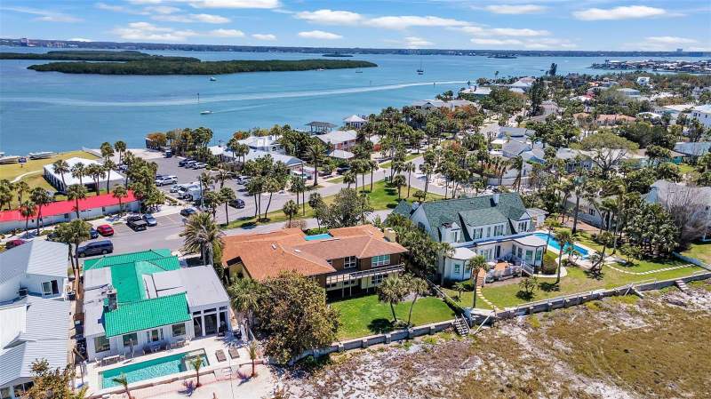 6 bedroom Single Family Residence at 1058 Eldorado Avenue, Carlouel, Clearwater Beach — photo 4