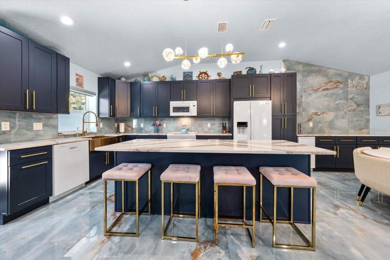 3 bedroom Single Family Residence at 2050 W Bay Drive, Belleair Manor Unit 1 & 2, Largo — photo 4