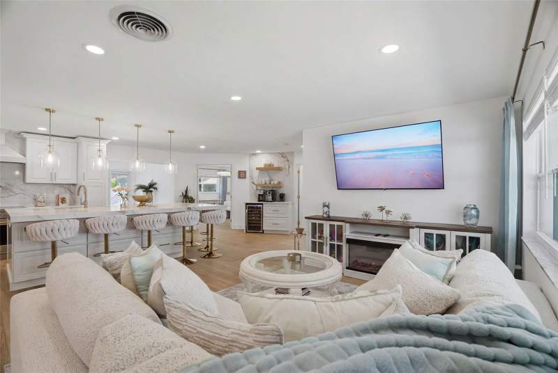 4 bedroom Single Family Residence at 1819 Maryland Avenue, Shoreacres Center, St Petersburg — photo 4