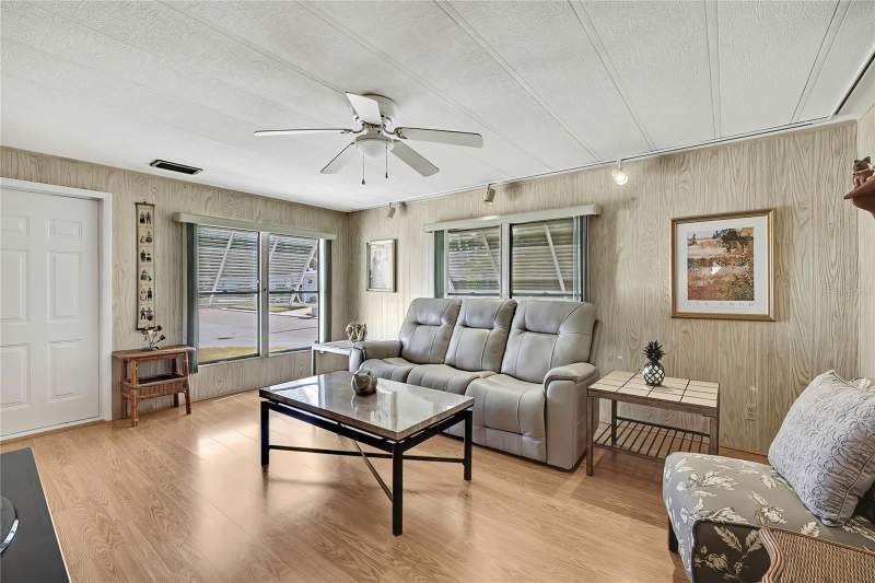 2 bedroom Manufactured Home at 3141 Nantucket Drive, Tanglewood Mobile Village, Holiday — photo 5