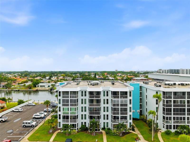 3 bedroom Condominium at 4900 38th Way #404, Moorings Of Maximo Condo, St Petersburg — photo 2