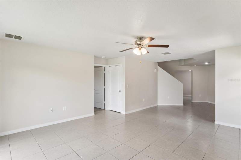 5 bedroom Single Family Residence at 2427 Caspian Drive, Villages/Bridgewater Village 3, Lakeland — photo 5