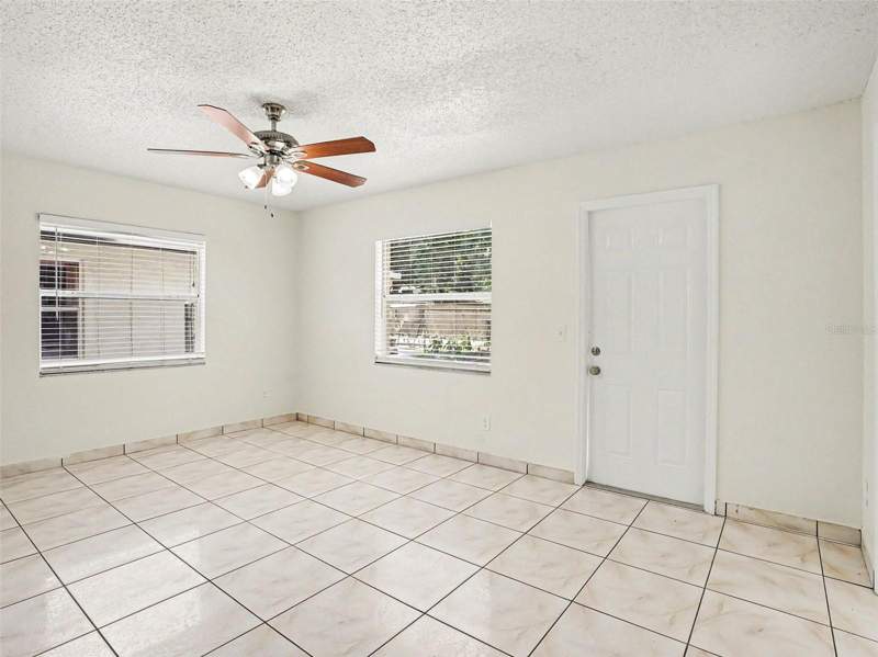 4 bedroom Single Family Residence at 9910 N DEAN OAKS COURT, DEAN OAKS, ORLANDO — photo 3