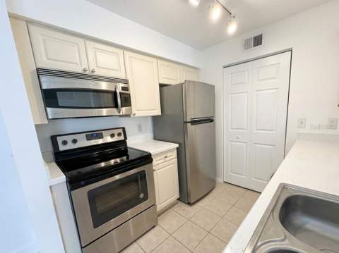 1218 Bermuda Lakes Lane #203, Kissimmee FL - photo 6 of 23