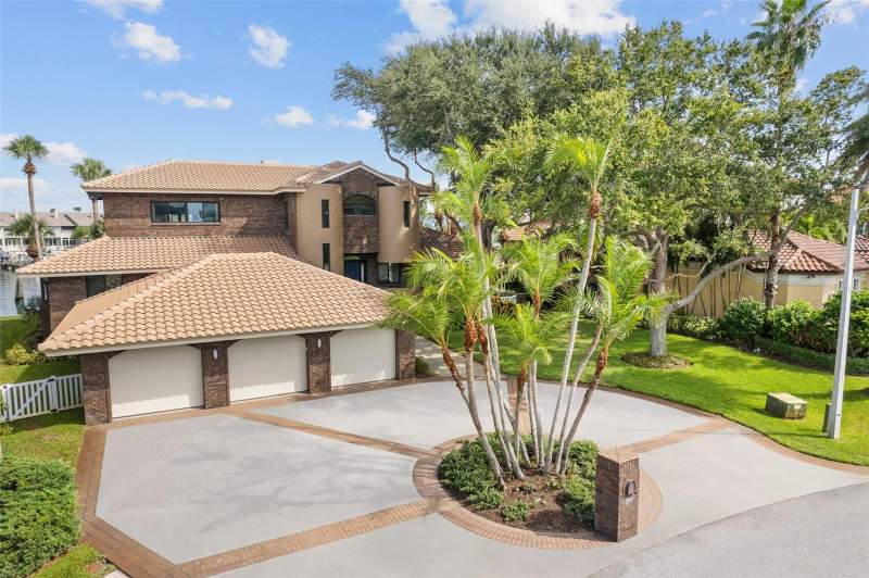 5 bedroom Single Family Residence at 833 Ponce De Leon Drive, Tierra Verde Unit 1 4th Rep, Tierra Verde — photo 3