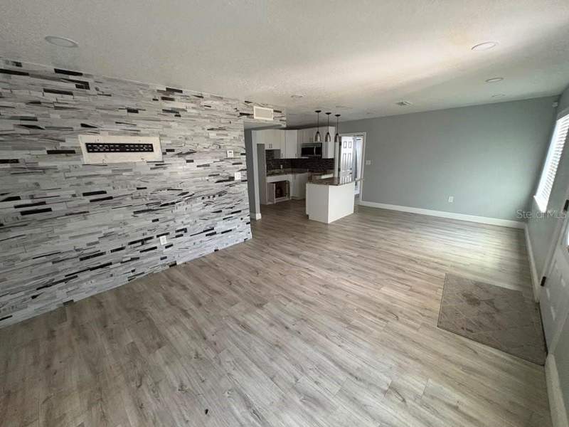 2 bedroom Single Family Residence at 3206 E Emma Street, Grove Hill Heights, Tampa — photo 4