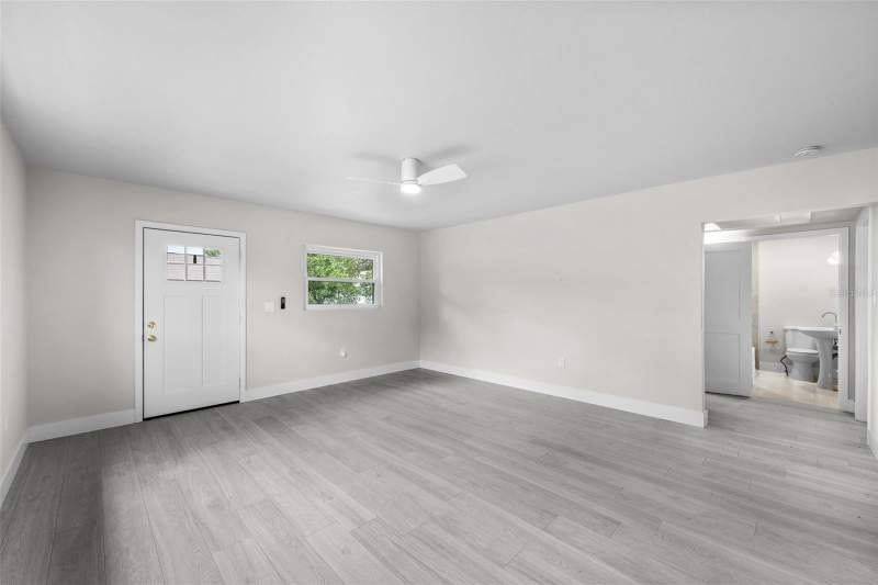 3 bedroom Single Family Residence at 2001 E Powhatan Avenue, Winifred Park, Tampa — photo 2