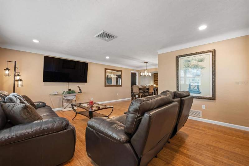 2 bedroom Single Family Residence at 3323 Spring Mill Circle, Village Green Club Estates, Sarasota — photo 5