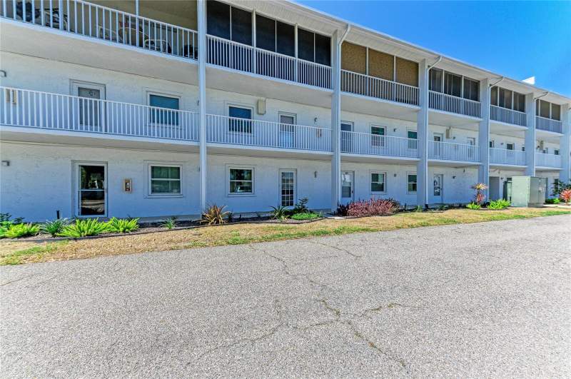 2 bedroom Condominium at 4920 38th Way #210, Moorings Of Maximo Condo, St Petersburg — photo 2