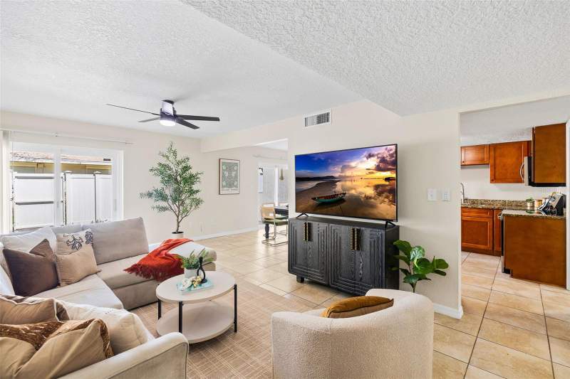 3 bedroom Townhouse at 7256 Moffatt Lane, Townhouses At Bonnie Bay Condo, Pinellas Park — photo 3