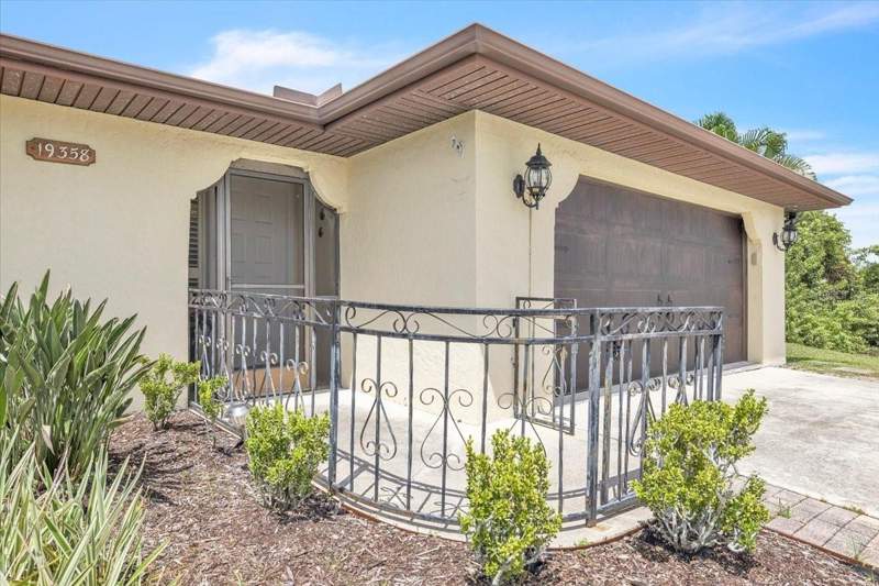 3 bedroom Single Family Residence at 19358 Abhenry Circle, Port Charlotte Sec 092, Port Charlotte — photo 4