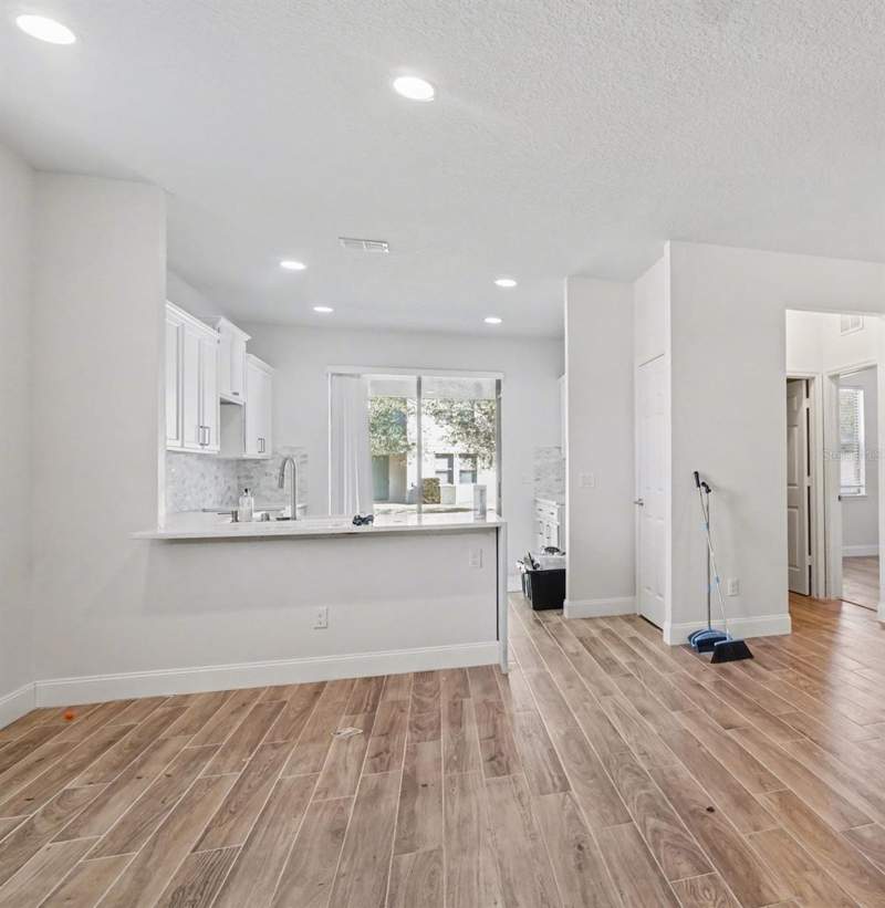 4 bedroom Single Family Residence at 406 Capron Ash Loop, Legacy Park Residential Ph III A Rep, Casselberry — photo 3