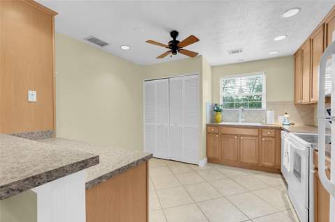 4224 Lake Underhill Road #8B8, Orlando FL - photo 16 of 47