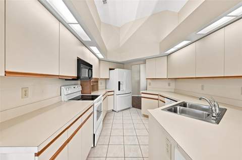 321 Northway Drive, Sun City Center FL - photo 15 of 60
