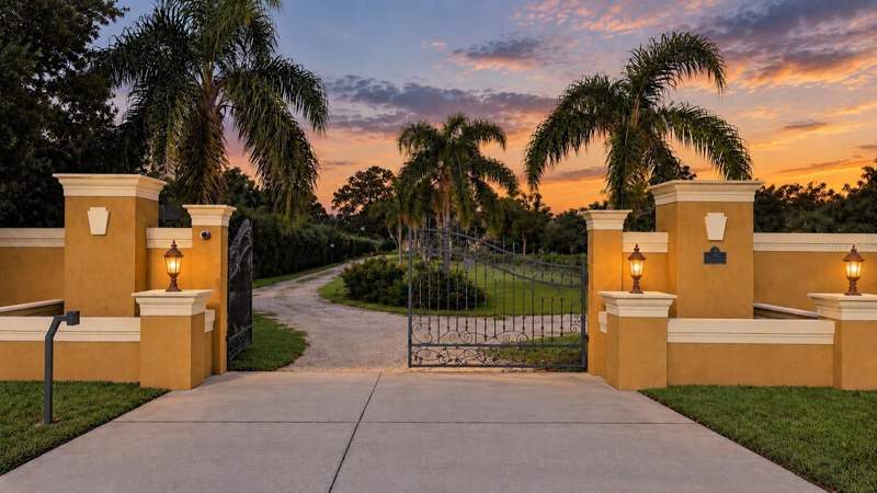 4200 & 4210 S HIAWASSEE ROAD home for sale in Grove Resort and Spa Hotel Condominium