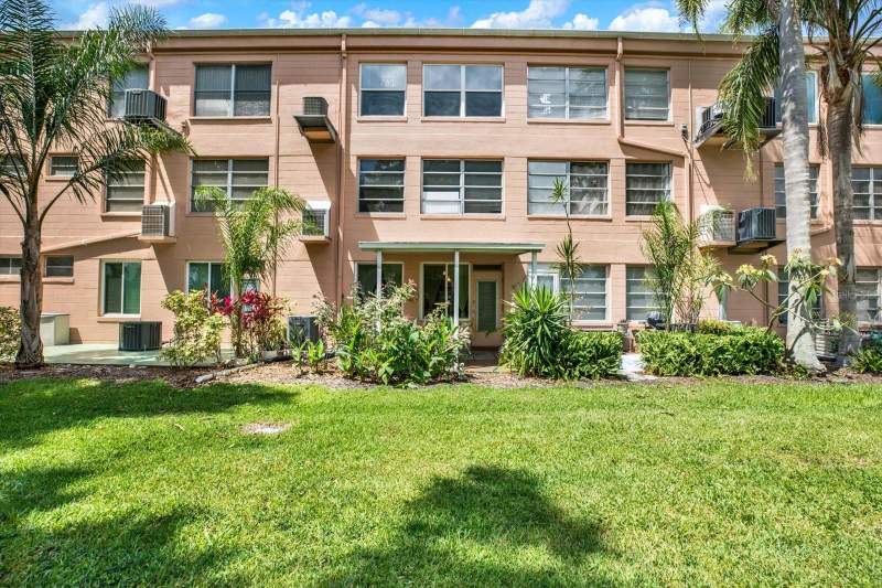 1 bedroom Condominium at 2458 Columbia Drive #24, On Top Of The World, Clearwater — photo 3