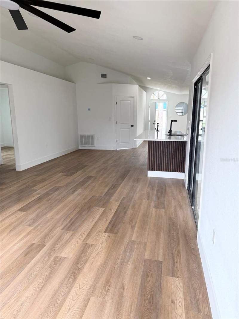 4 bedroom Single Family Residence at 305 Cornwallis Court, Poinciana Village 1 Nbhd 1 North, Kissimmee — photo 5