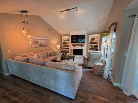 6923 Silvermill Drive, Tampa FL - photo 16 of 64