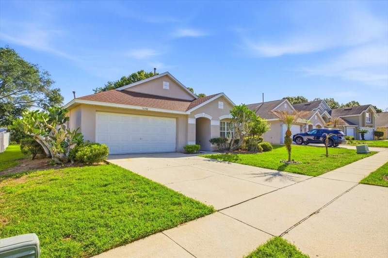 4 bedroom Single Family Residence at 15702 Bay Vista Drive, Weston Hills Sub, Clermont — photo 2