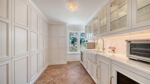 6529 Gulfside Road, Longboat Key FL - photo 10 of 35