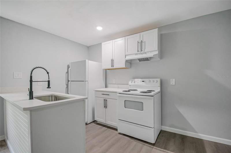 4 bedroom Single Family Residence at 1504 W Line Street, Leesburg Winframe Terrace, Leesburg — photo 5