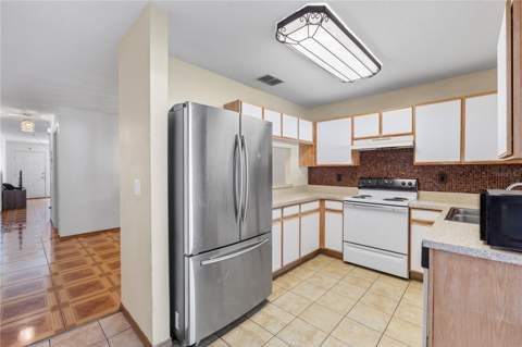1907 Fluorshire Drive, Brandon FL - photo 6 of 58